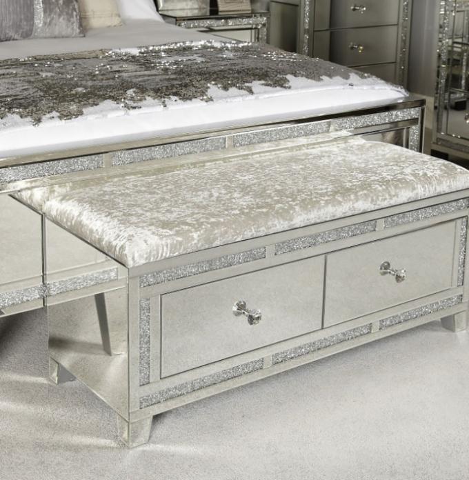 Juego de dormitorio específico con espejo, estilo moderno, cama tamaño queen, muebles con diseño contemporáneo 5