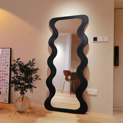 OEM piso ondulado espejo de pie negro marco de madera adornado